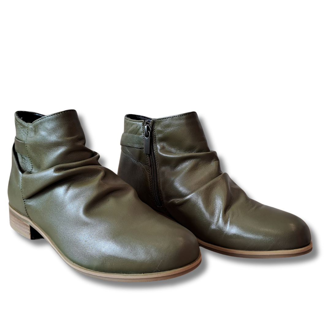 Le Sansa - Willow Olive Boots - Front View