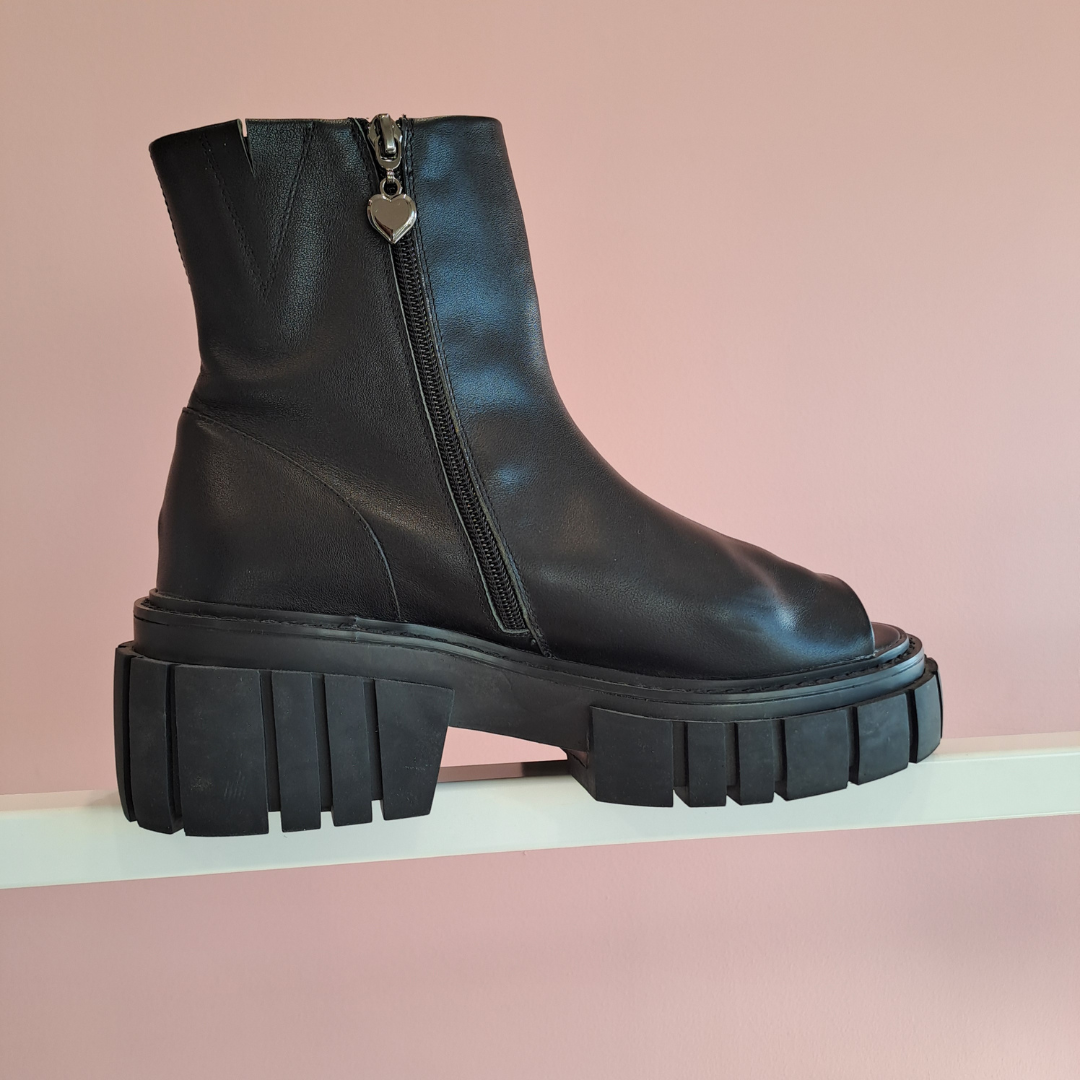Minx - 'Black' Boots - Size 41 / 10