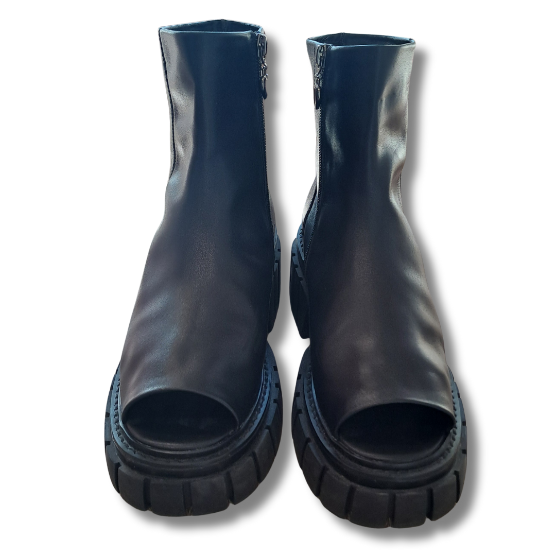 Minx - 'Black' Boots - Size 41 / 10 - Front