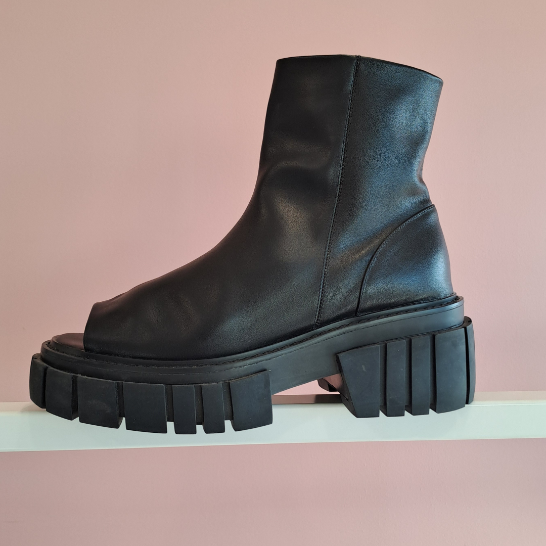 Minx - 'Black' Boots - Size 41 / 10 - Side
