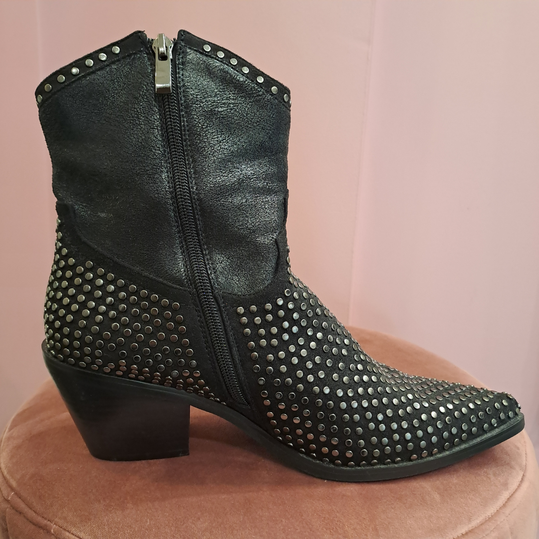 Minx - Studmuffin Boots - Side View
