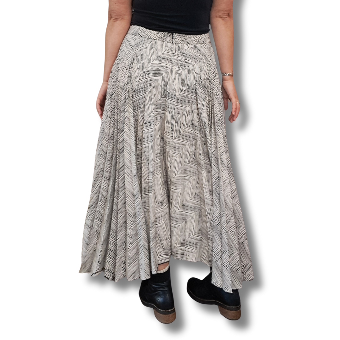 Nyne - Printed Pleat Skirt - Size 12 - Back