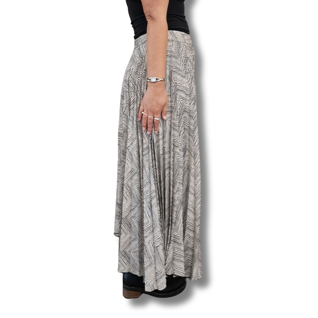 Nyne - Printed Pleat Skirt - Size 12 - Side