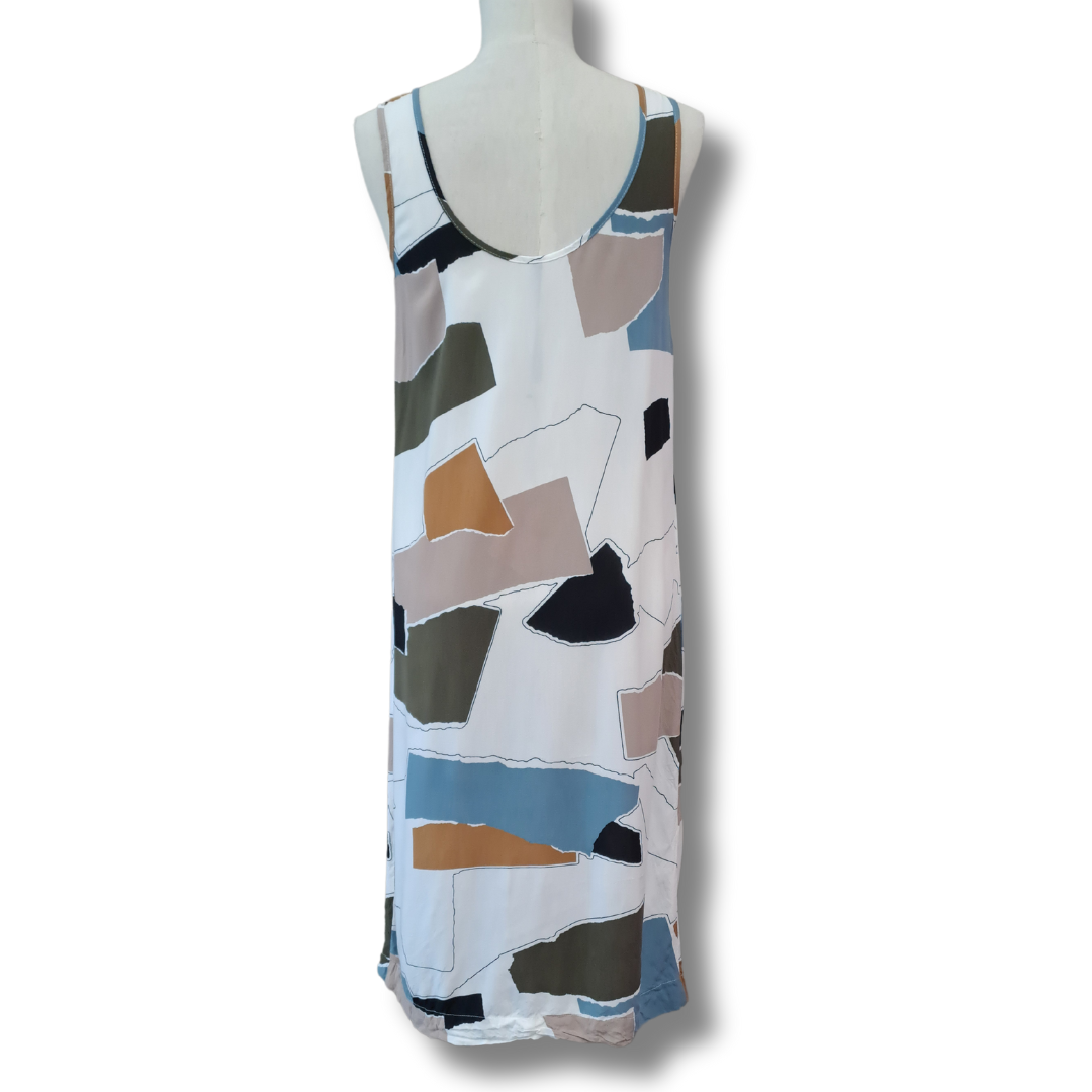 Nyne - Printed Shift Dress - Back