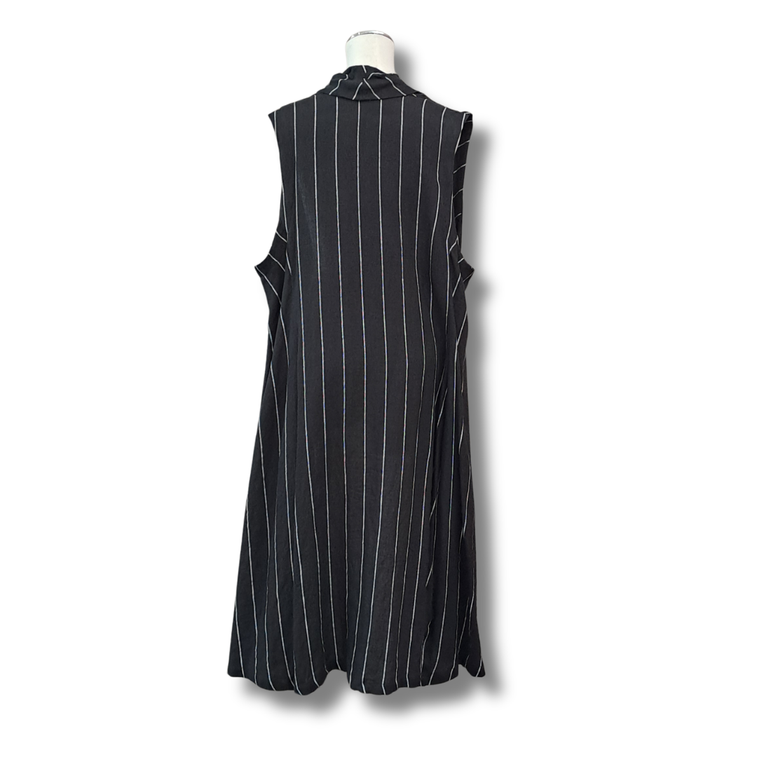 The Carpenters Daughter - Black & White Long Vest - Size 3 (20) - Back