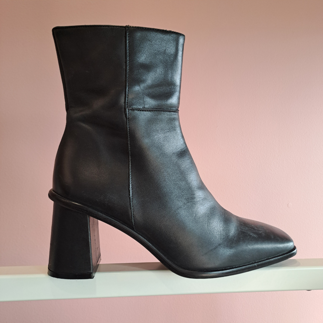 Alohas - West Vintage Leather Boots - Size 39/8 - Side