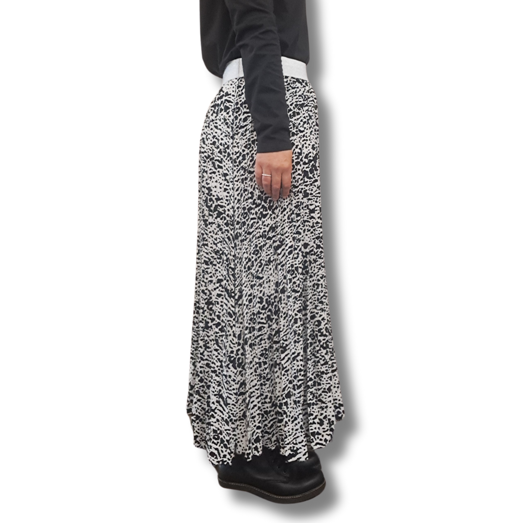 Betty Basics - Printed Pleat Skirt - Side View