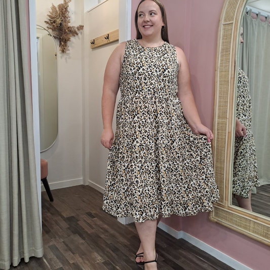 Decjuba - Tiered Leopard Print Midi Dress - Size 18