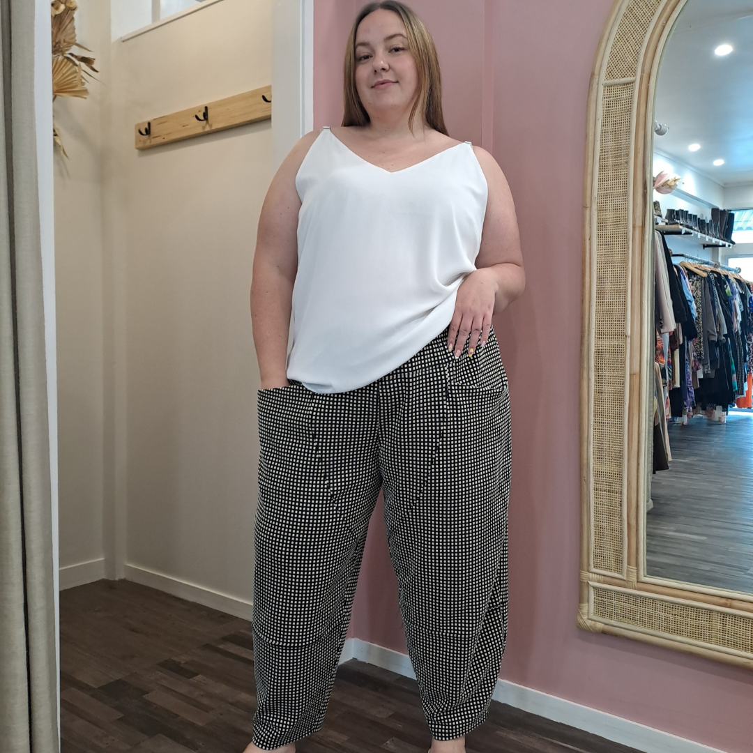 Deeanne Hobbs - Black White Print Pant - Size 4XL