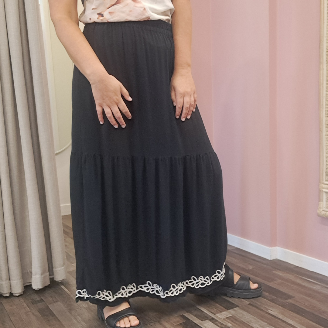 Gloss by Shine On - Nyal Embroidered Skirt - Size 16