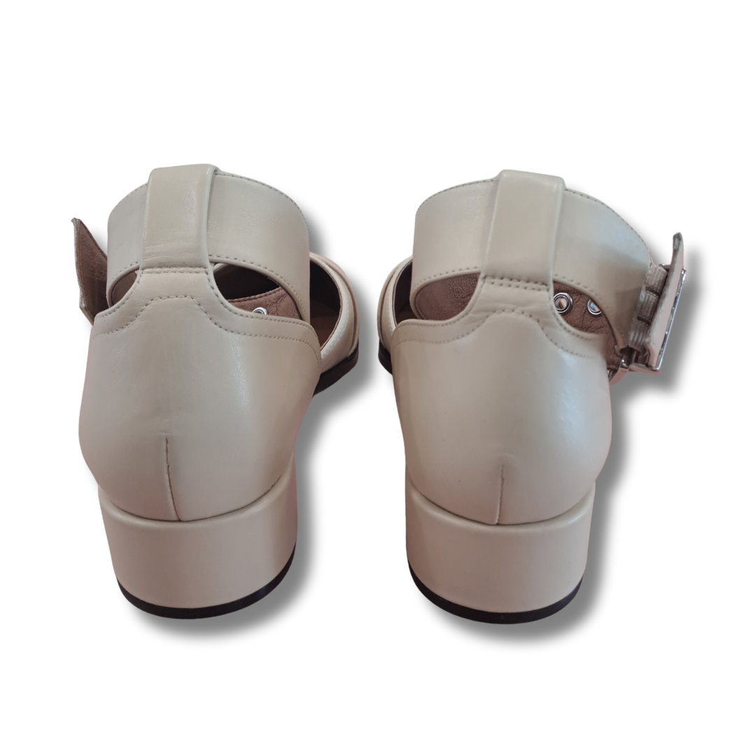 Mi Piaci - Bone Leather Sandal - Rear View