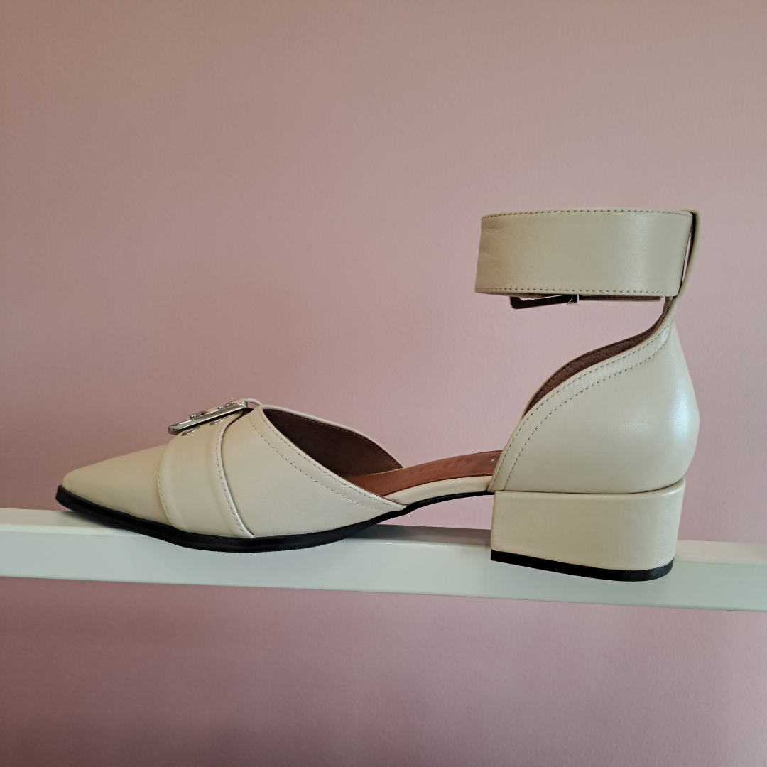 Mi Piaci - Bone Leather Sandal - Side View