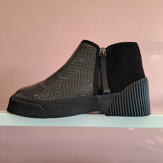 Minx - Ultra Boot - Size 40 / 9