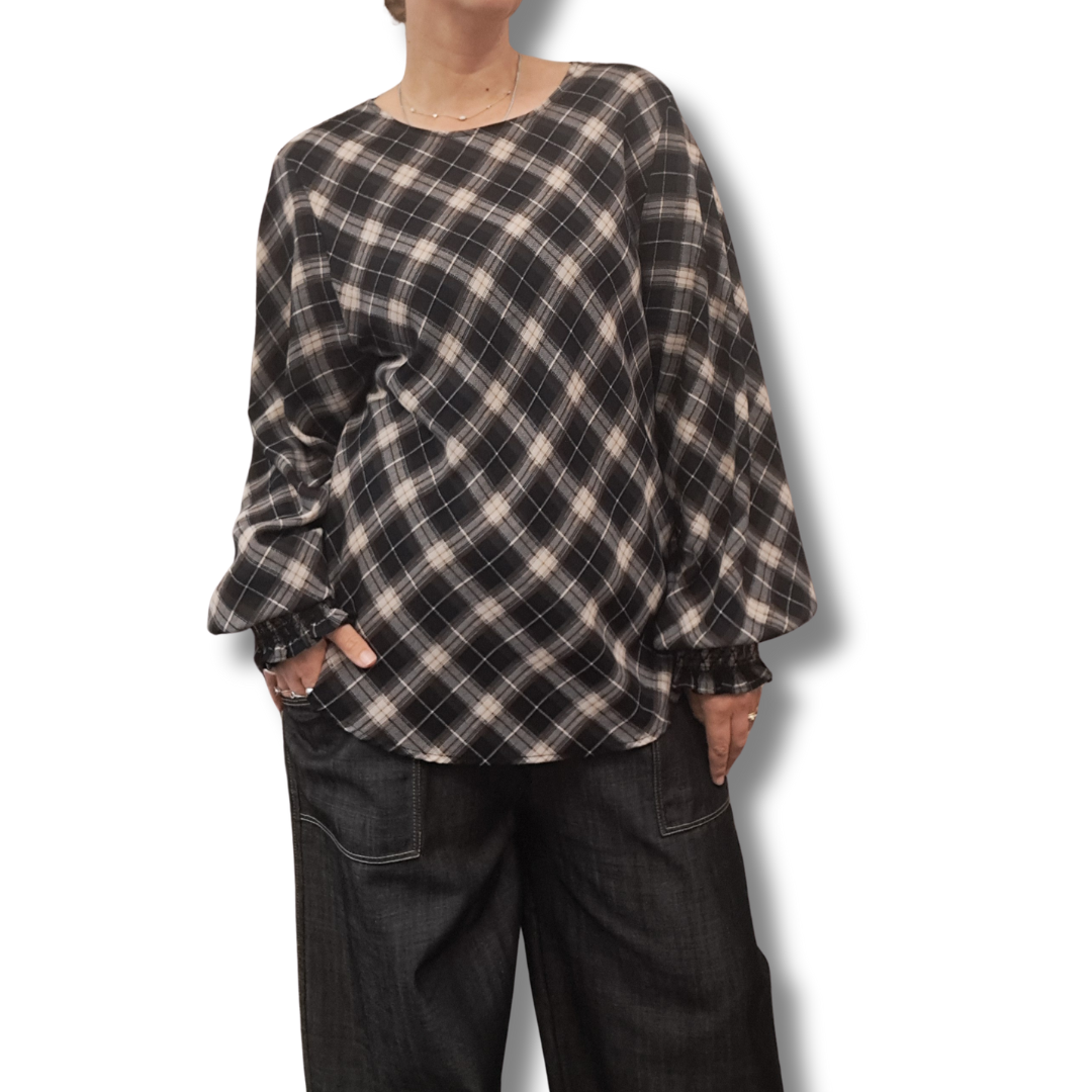 Moochi - Division Top - Hem View