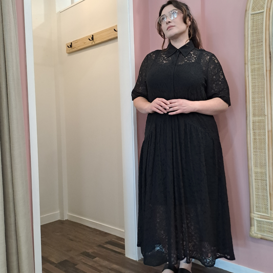 Neris - Twin Peaks Lace Dress - Size 18