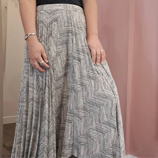 Nyne - Printed Pleat Skirt - Size 12