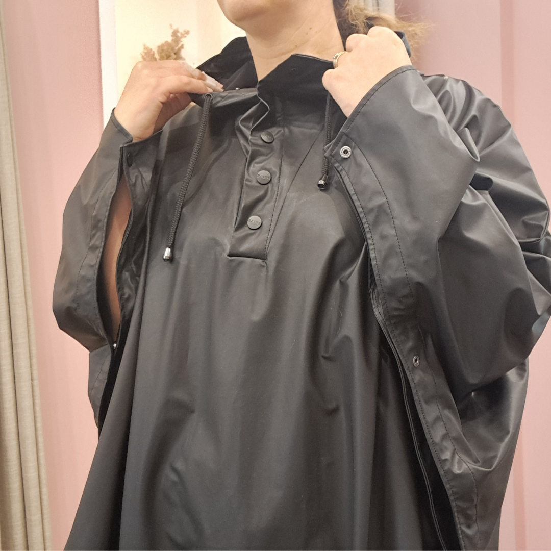 Rains - Cape Black Grain - Size M