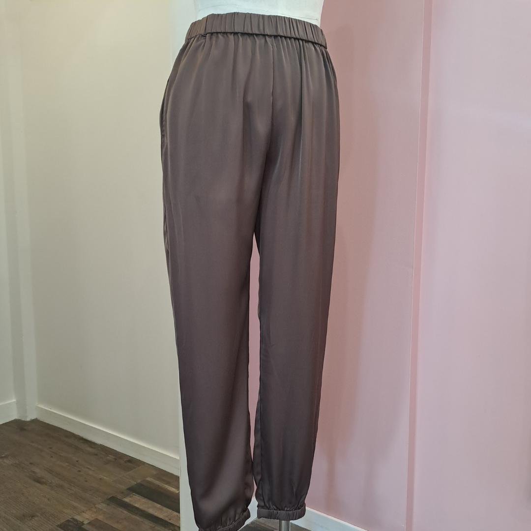 Stella + Gemma - Flat Iron Pant - Size 8 - BNWT