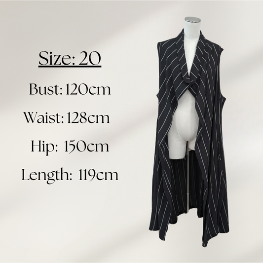 The Carpenters Daughter - Black & White Long Vest - Size 3 (20) - Size Chart