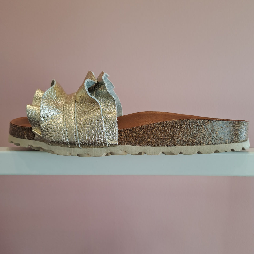 Verbenas - Rocio Slide - Side View